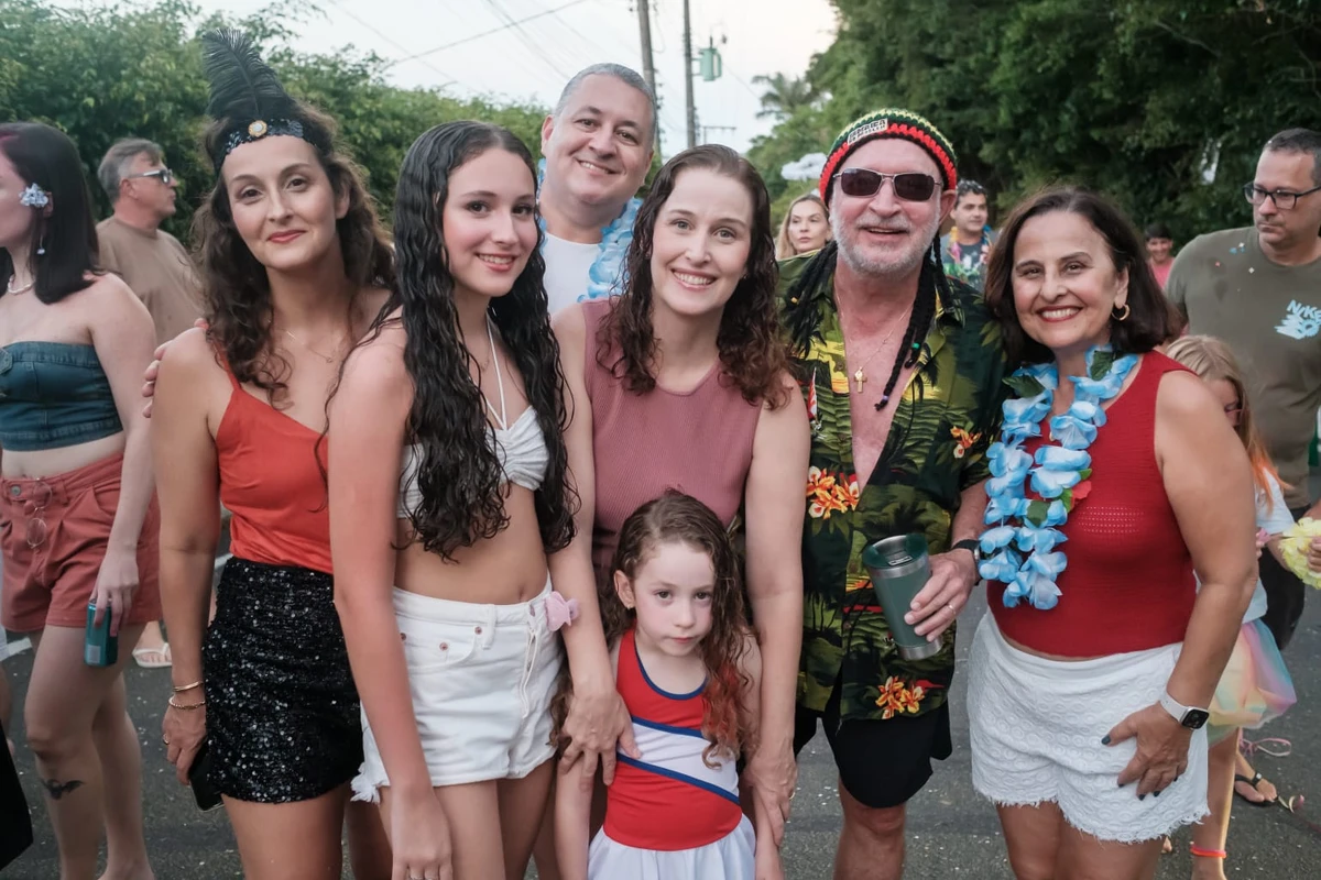 Desfile do  Grêmio Recreativo Unidos da Aldeia (GRUA)