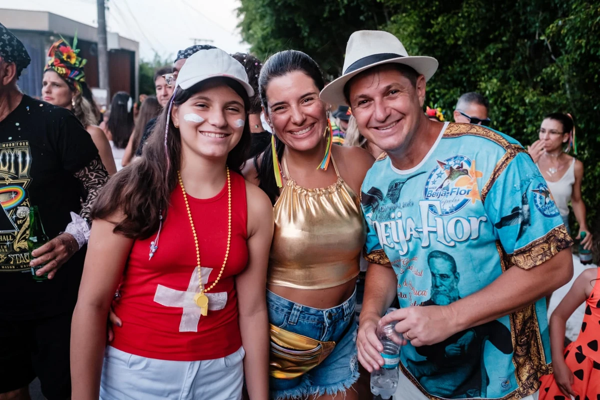 Desfile do  Grêmio Recreativo Unidos da Aldeia (GRUA)