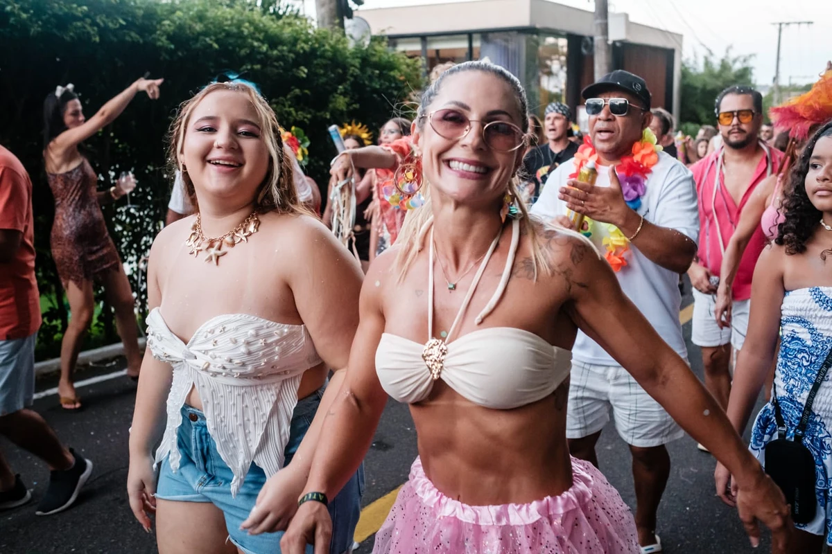 Desfile do  Grêmio Recreativo Unidos da Aldeia (GRUA)
