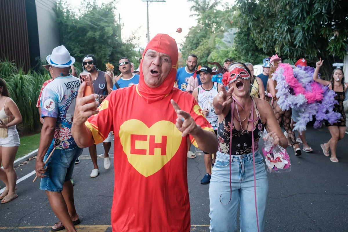 Desfile do  Grêmio Recreativo Unidos da Aldeia (GRUA)