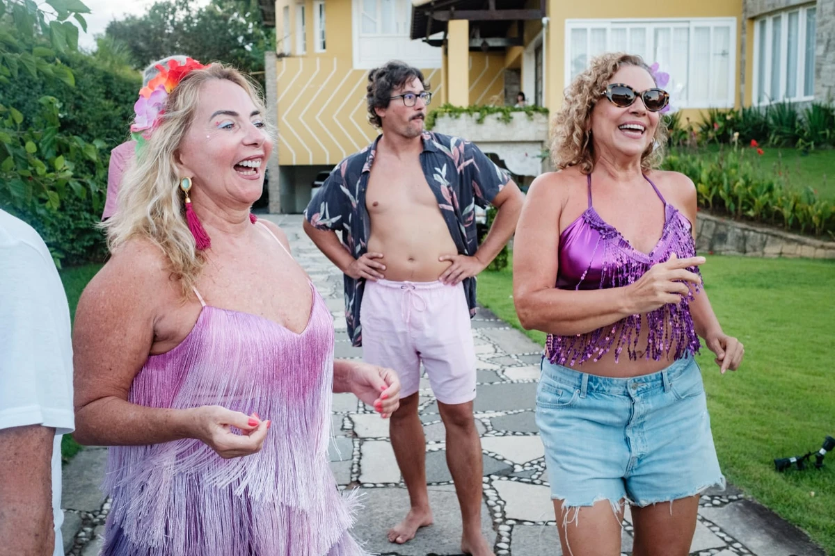 Desfile do  Grêmio Recreativo Unidos da Aldeia (GRUA)