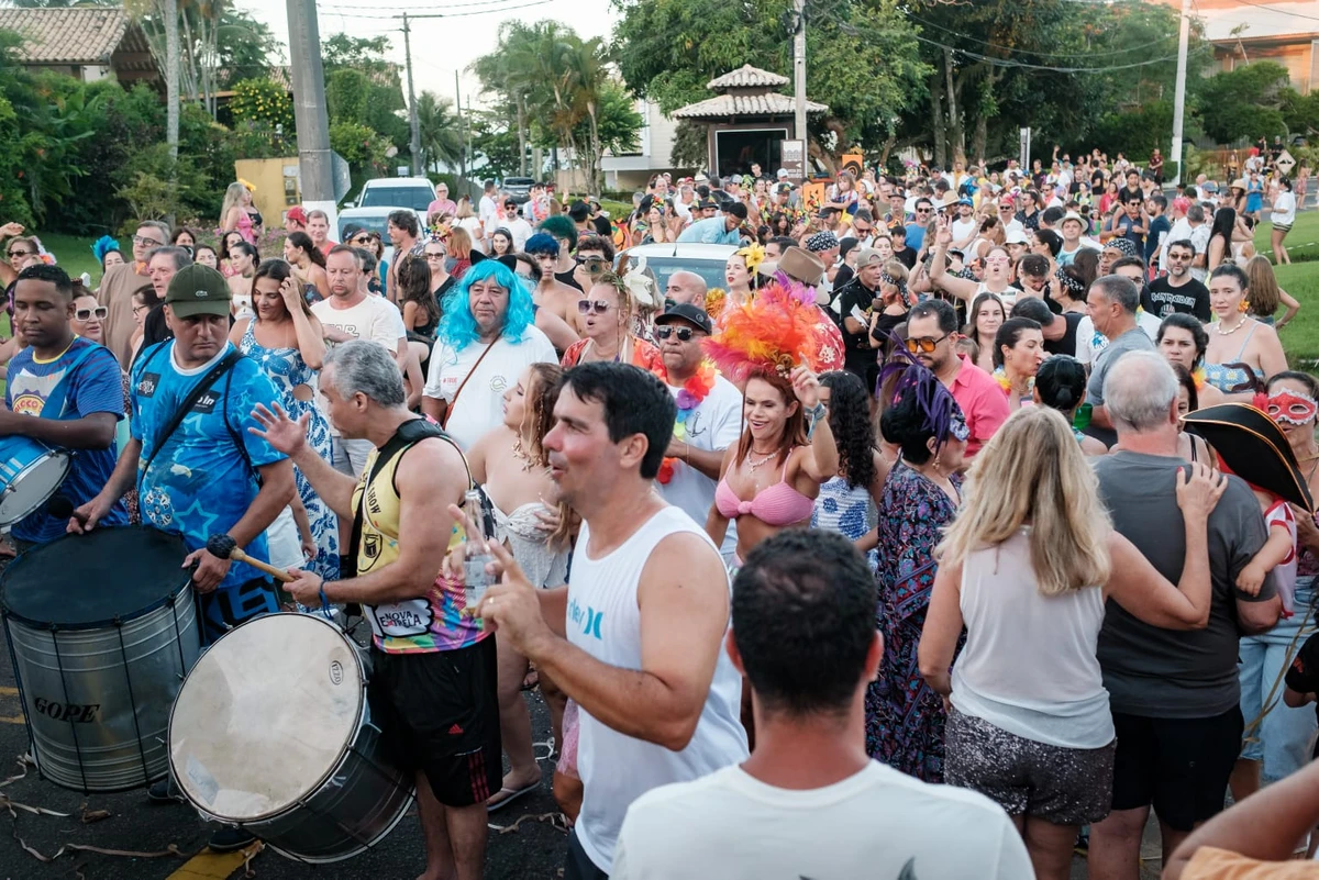Desfile do  Grêmio Recreativo Unidos da Aldeia (GRUA)