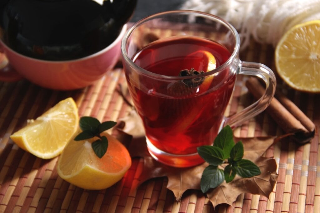 Chá de limão-siciliano, hibisco e canela (Imagem: springtime78 | Shutterstock)