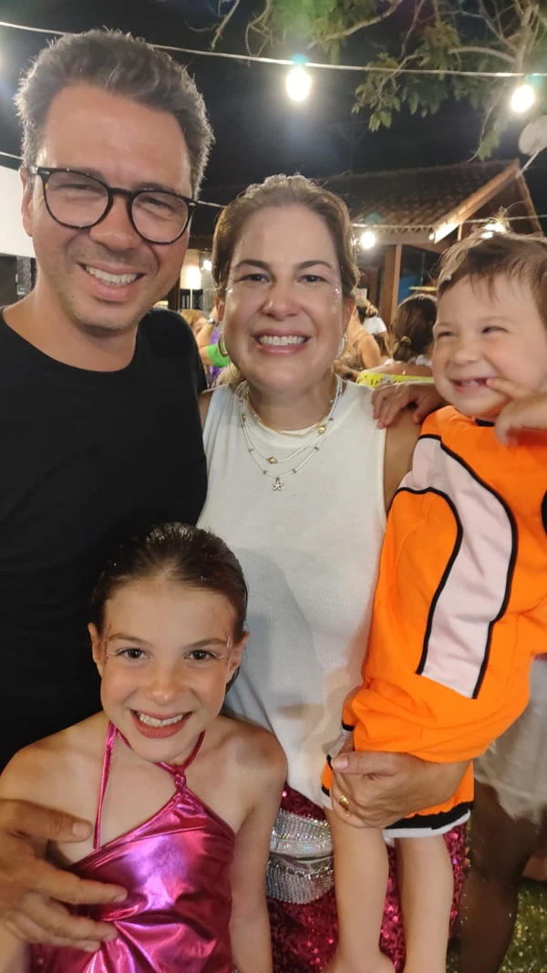 Tiago, Carla , Carol e Alice Feliz