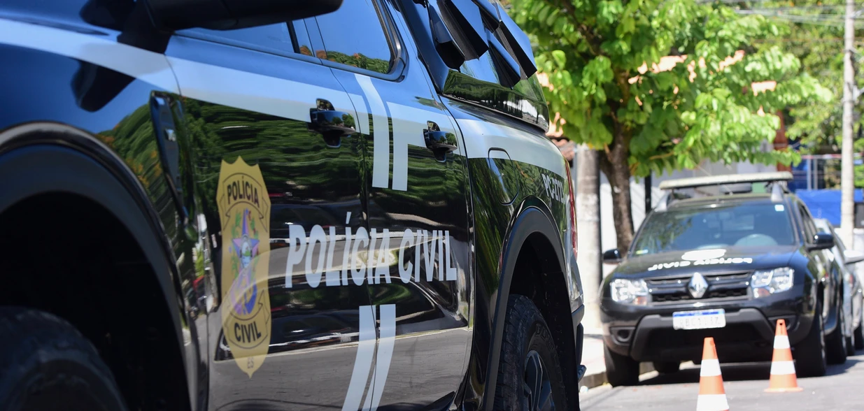 Menina contou ter sido abordada por um desconhecido no Terminal Campo Grande, em Cariacica, no domingo (8), e ele teria oferecido roupas novas; após aceitar, ela seguiu até a casa dele, onde começaram os abusos