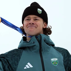 Premiação veio pela medalha de ouro na prova de slalom gigante do esqui alpino nos Jogos Olímpicos de Inverno de Milão-Cortina