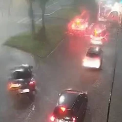 Segundo o sistema Alerta Rio, a região registrou o maior volume de chuva da cidade no dia, acumulando 49,2 mm em duas horas, entre 18h45 e 20h45