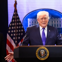 Trump diz ainda que os bombardeios vão continuar "até que todos os nossos objetivos sejam alcançados". "Temos objetivos muito fortes. Eles poderiam ter feito algo, mas eles não fizeram"