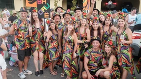 Desfile do  Grêmio Recreativo Unidos da Aldeia (GRUA)