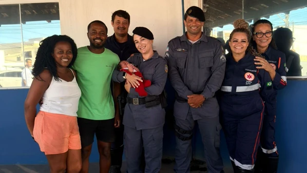 Com apenas três dias de vida, o pequeno Tomás Ribeiro sofreu uma obstrução das vias aéreas e os pais precisaram recorrer às pressas ao posto do corporação no litoral da cidade
