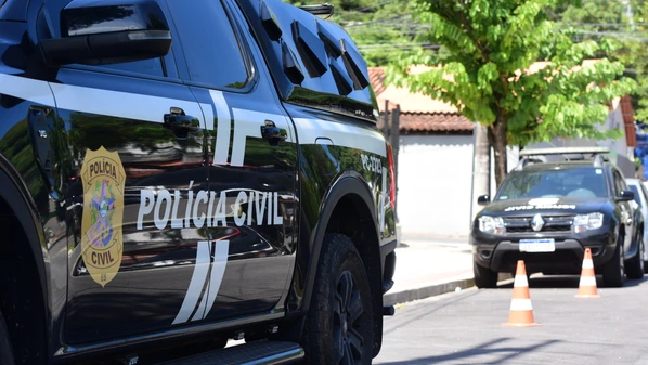 A ideia dos bandidos era sequestrar um familiar do ganhador da Mega-Sena de 2025; a ação foi coordenada por um detento do Comando Vermelho e terminou com um criminoso morto