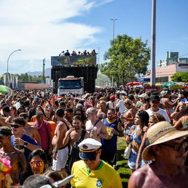 Imagem - Bloco Kustelão arrasta multidão e anima o pós-carnaval em Jardim Camburi; veja fotos