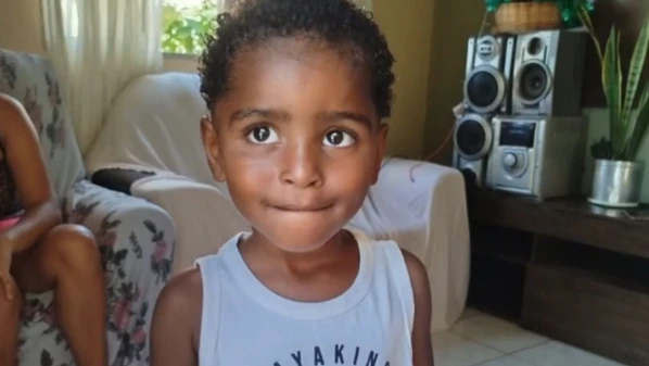 Companheira do pai da criança, de 17 anos, foi apreendida por abandono de incapaz; caso aconteceu na última sexta-feira (20)