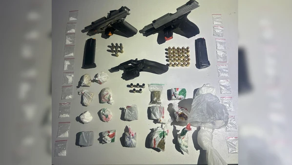 Uma mulher também foi baleada e socorrida; criminosos chegaram em dois veículos, abriram fogo contra grupo e fugiram