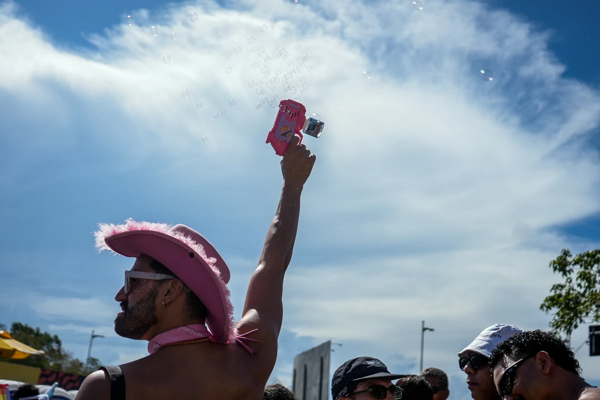 Bloco Kustelão pelas ruas de Jardim Camburi por Vitor Jubini