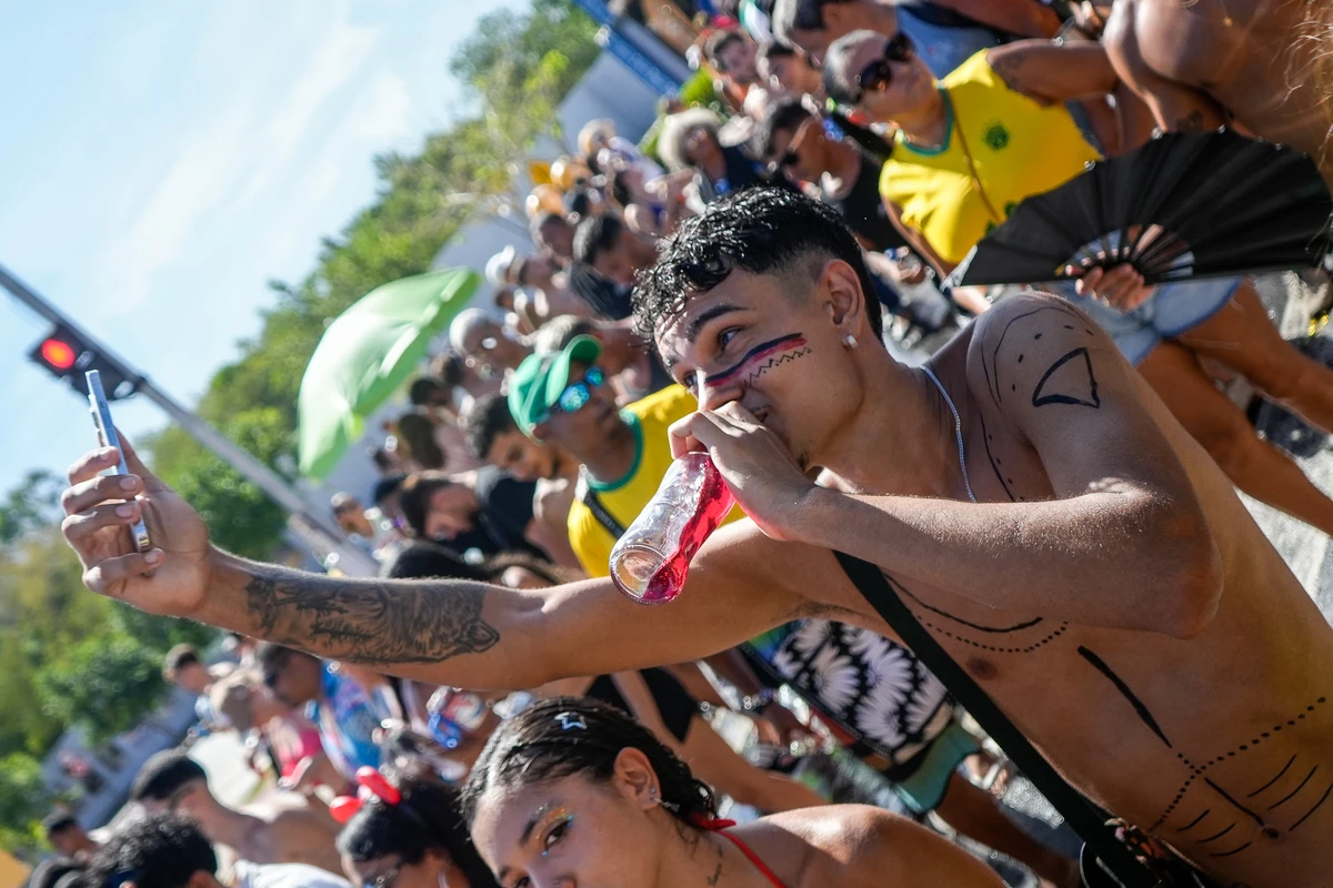 Bloco Kustelão pelas ruas de Jardim Camburi por Vitor Jubini