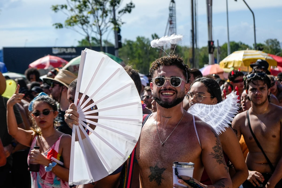 Bloco Kustelão pelas ruas de Jardim Camburi por Vitor Jubini
