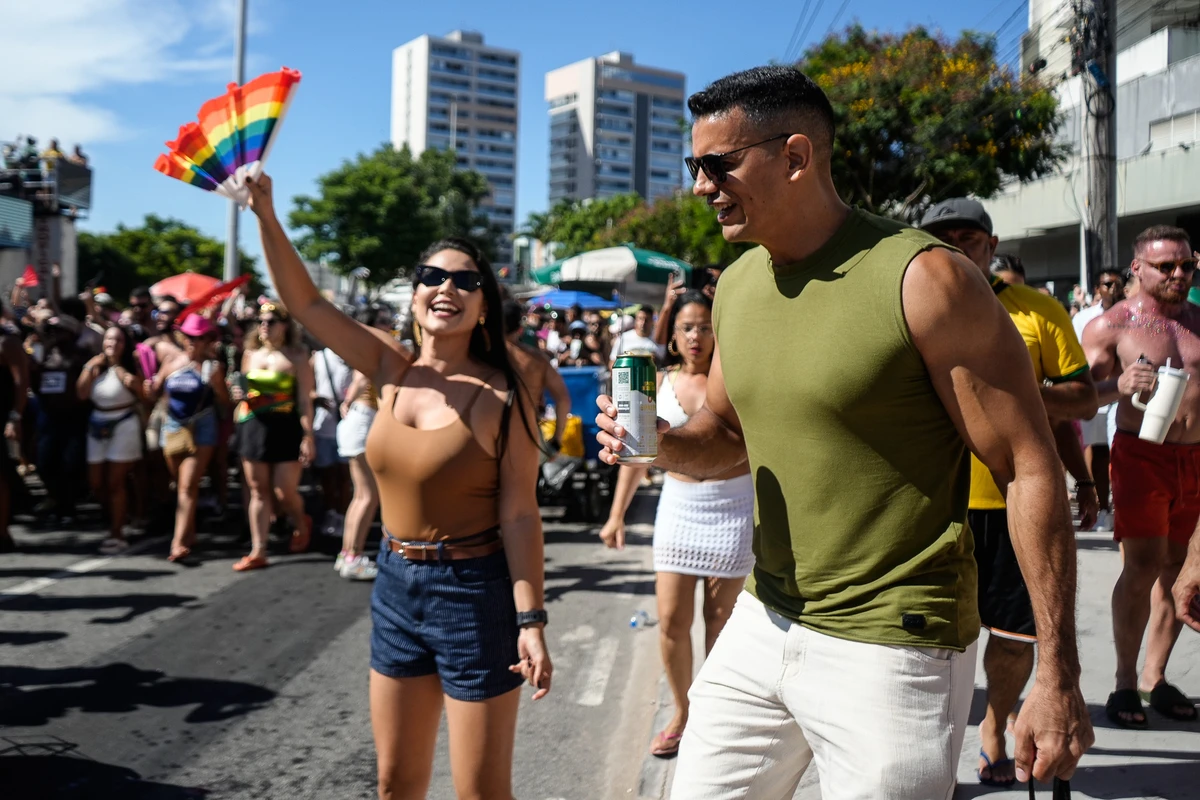 Bloco Kustelão pelas ruas de Jardim Camburi por Vitor Jubini
