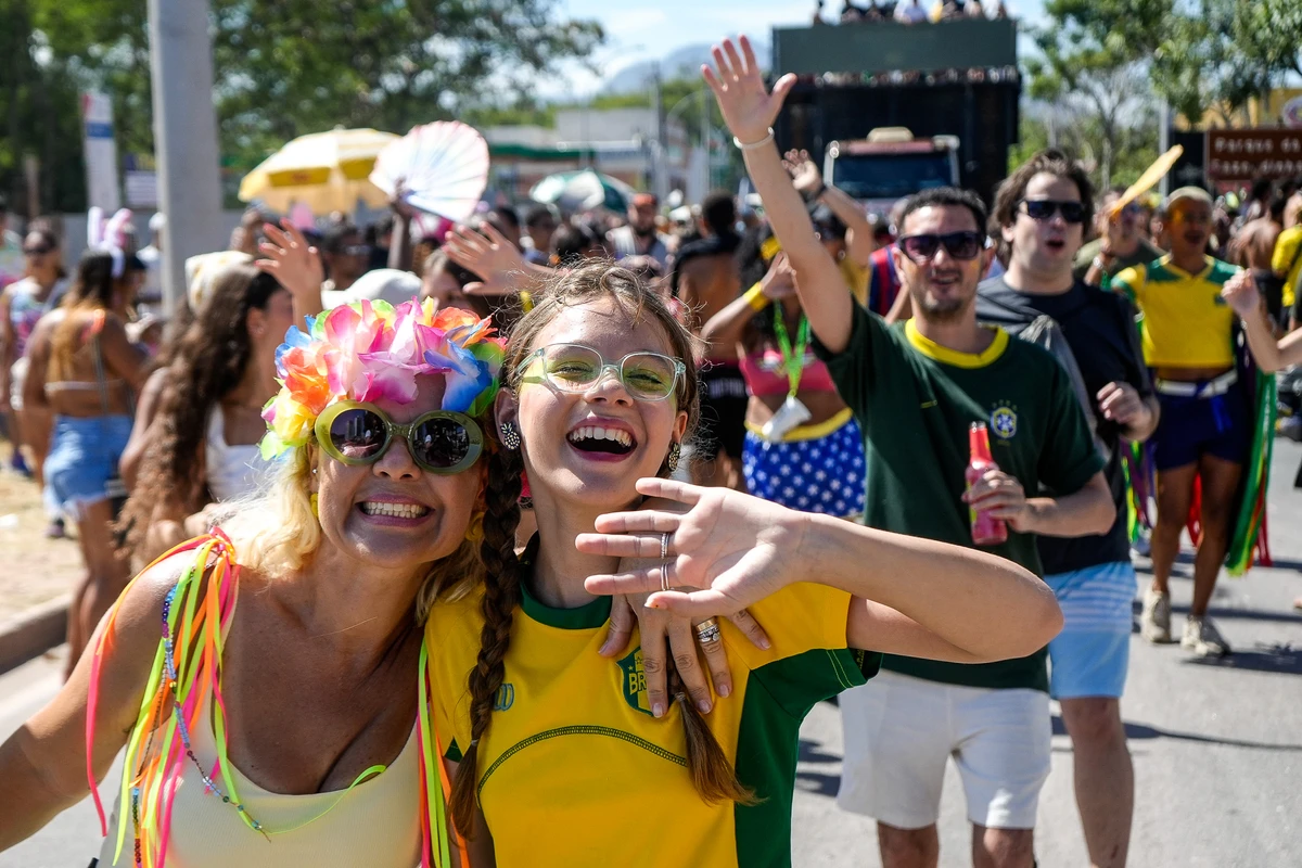 Bloco Kustelão pelas ruas de Jardim Camburi por Vitor Jubini