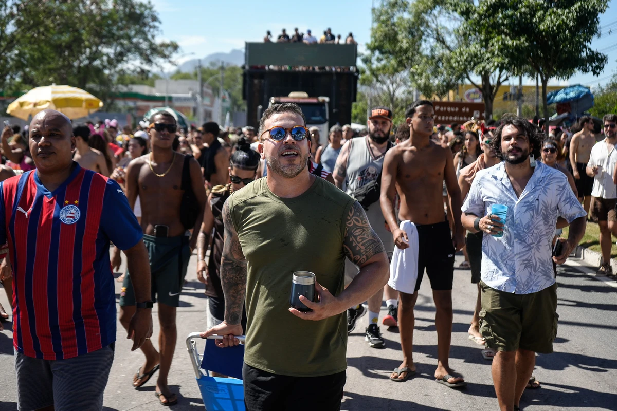 Bloco Kustelão pelas ruas de Jardim Camburi por Vitor Jubini