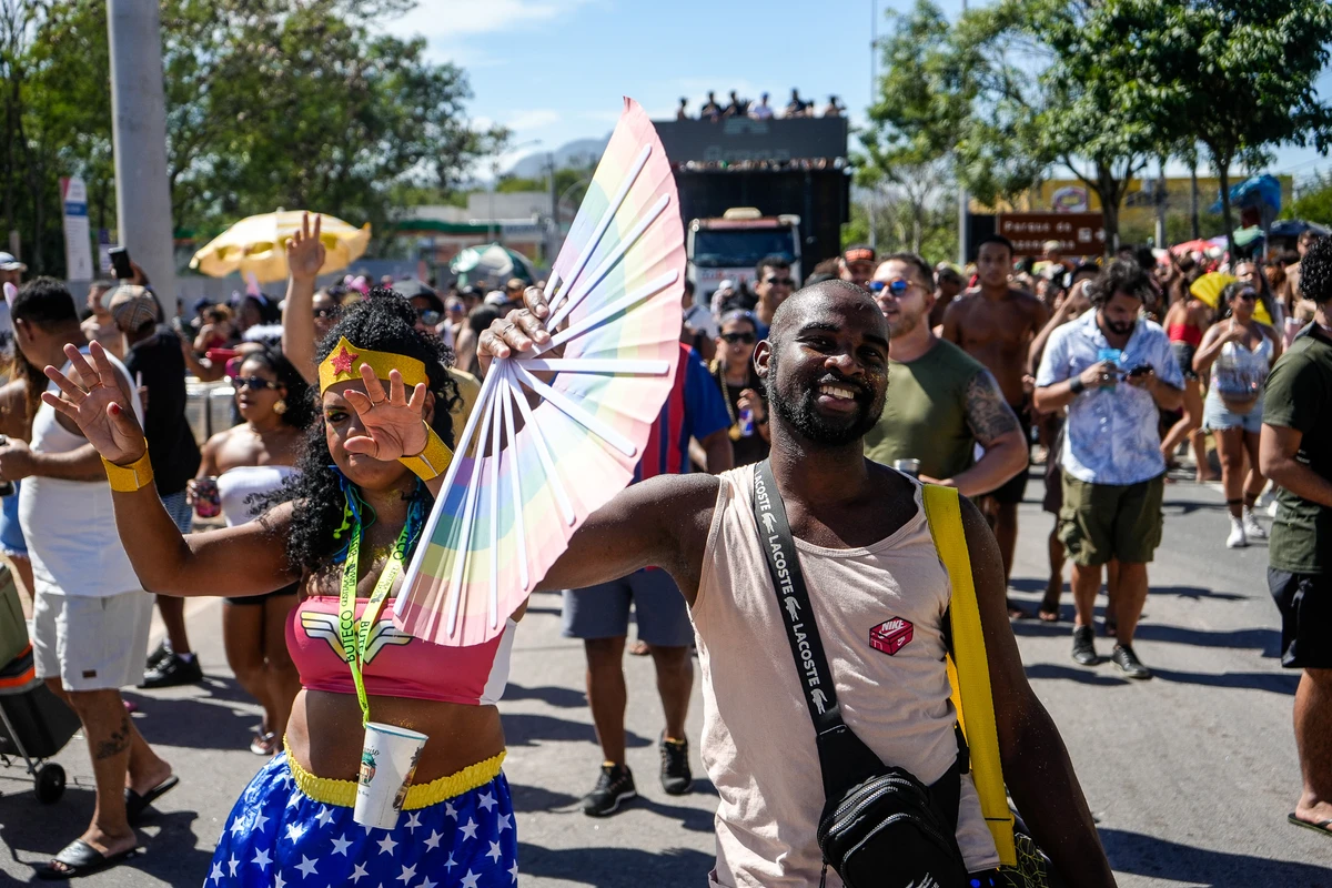 Bloco Kustelão pelas ruas de Jardim Camburi por Vitor Jubini