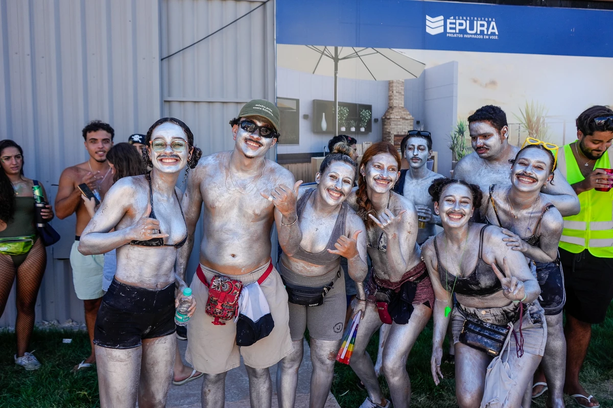 Bloco Kustelão pelas ruas de Jardim Camburi por Vitor Jubini