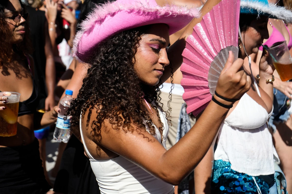 Bloco Kustelão pelas ruas de Jardim Camburi por Vitor Jubini