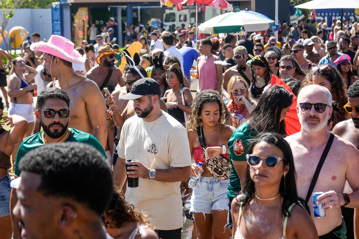 Bloco Kustelão pelas ruas de Jardim Camburi por Vitor Jubini
