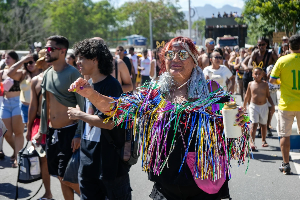 Bloco Kustelão pelas ruas de Jardim Camburi por Vitor Jubini