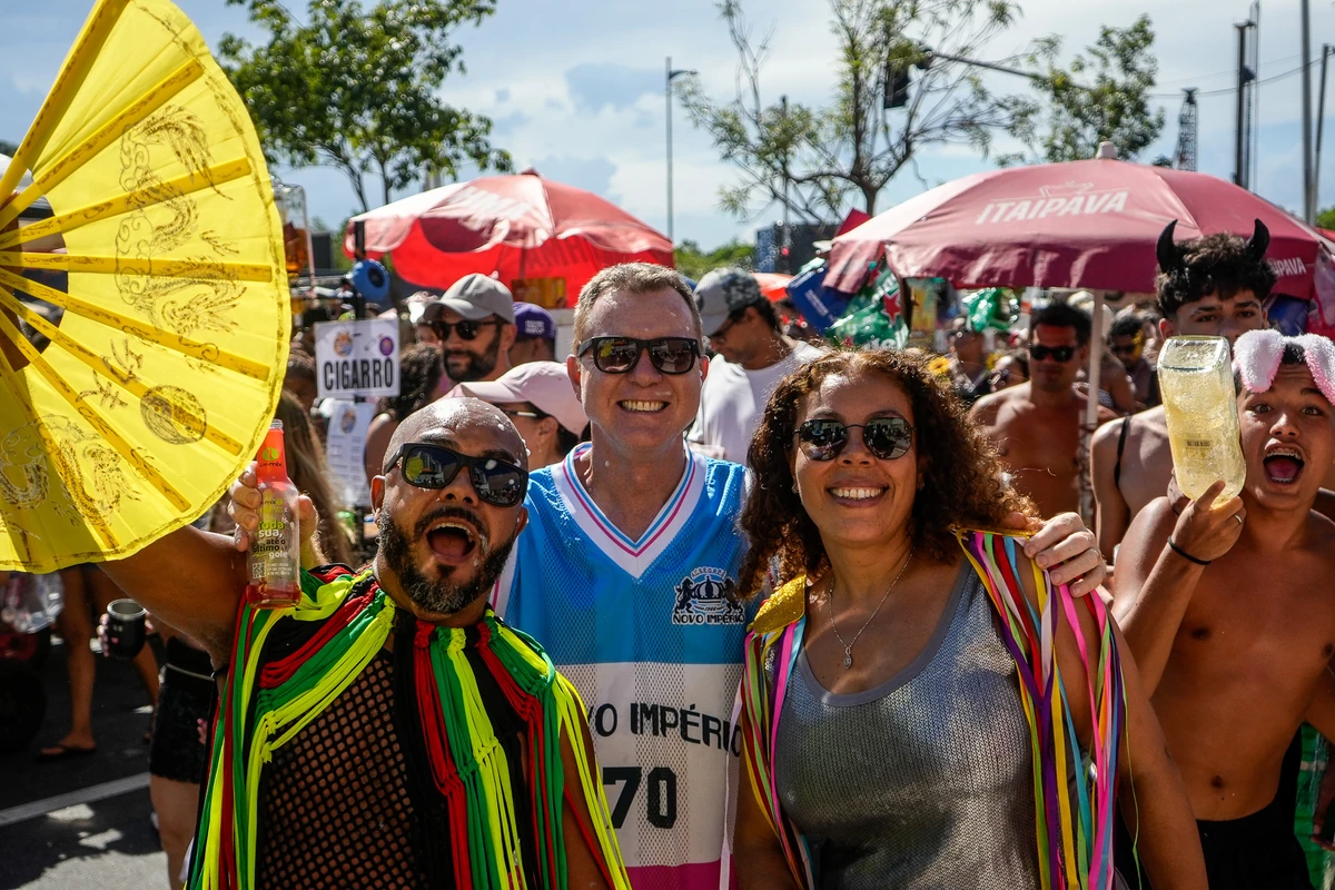 Bloco Kustelão pelas ruas de Jardim Camburi por Vitor Jubini