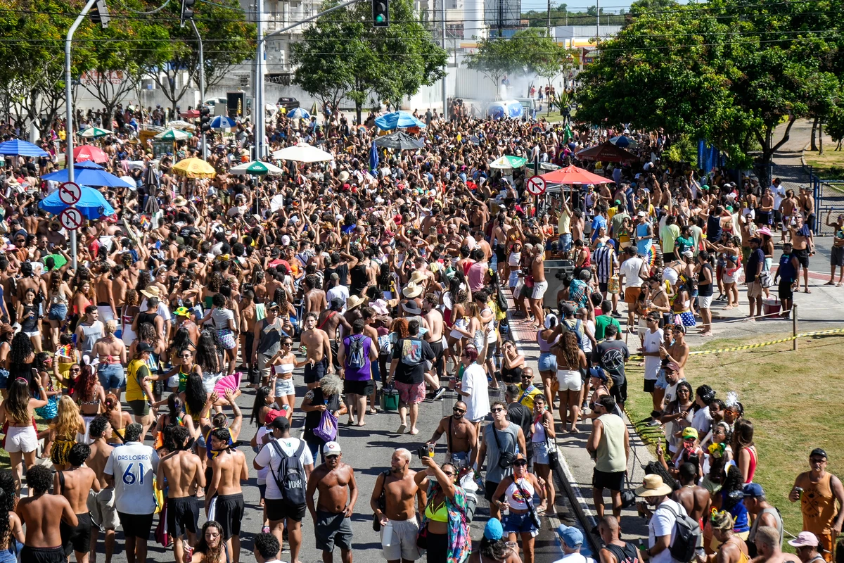 Bloco Kustelão pelas ruas de Jardim Camburi por Vitor Jubini