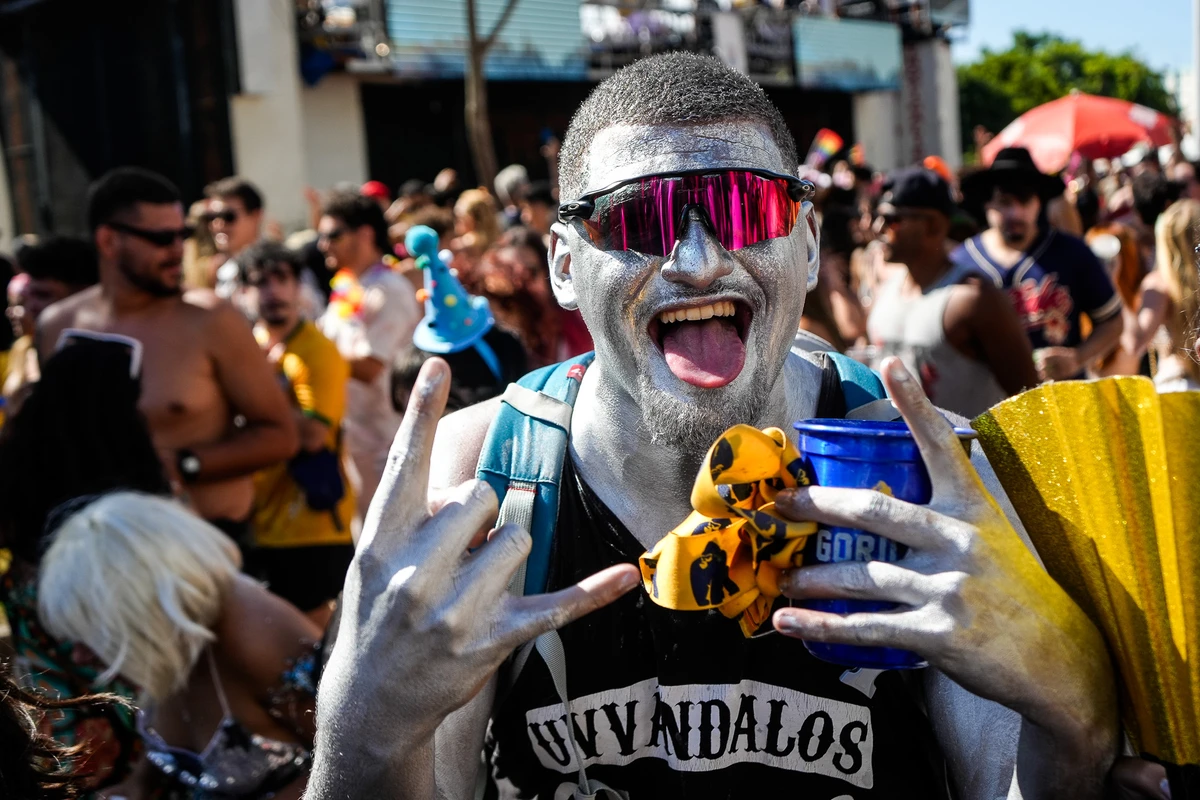 Bloco Kustelão pelas ruas de Jardim Camburi por Vitor Jubini