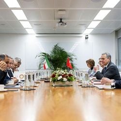 Estudantes prestaram homenagem aos milhares de mortos durante os protestos em massa que ocorreram em todo o país no mês passado e foram reprimidos pelo governo.