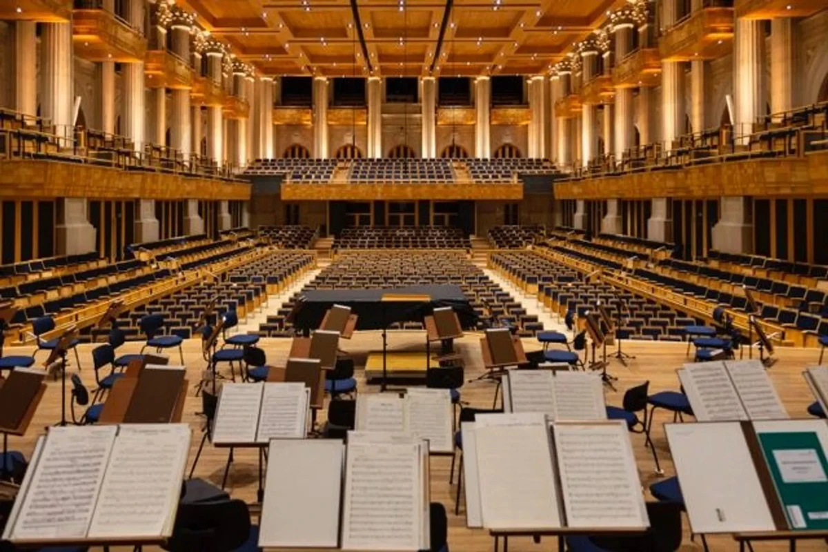 A Sala São Paulo, no Centro da capital paulista, fica na antiga Estação Júlio Prestes, uma histórica estação ferroviária