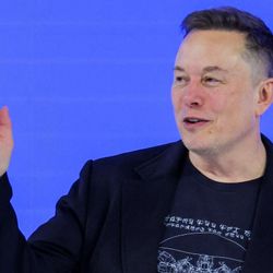 O dono do X, da Tesla e da SpaceX (e a pessoa mais rica do mundo) declarou ser possível construir uma cidade lunar 'em menos de 10 anos'. Será que este prazo é realista?