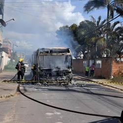 Os veículos não estão passando até o ponto final e o trajeto é encerrado na Estrada Ayrton Senna.  Ainda não há previsão de normalização