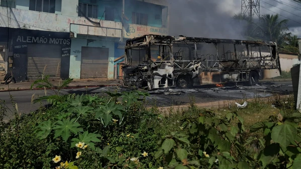 Coletivos não estão seguindo até o ponto final em Morada da Barra por questões de segurança, após um ônibus ser incendiado na segunda-feira (23)