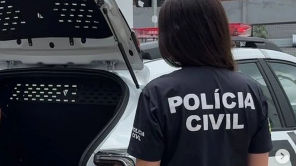 De acordo com a Polícia Civil, a corporação já havia indiciado o suspeito em 2025, após ter instaurado inquérito diante da notícia de que o investigado estaria mantendo relacionamento com uma menor de 14 anos