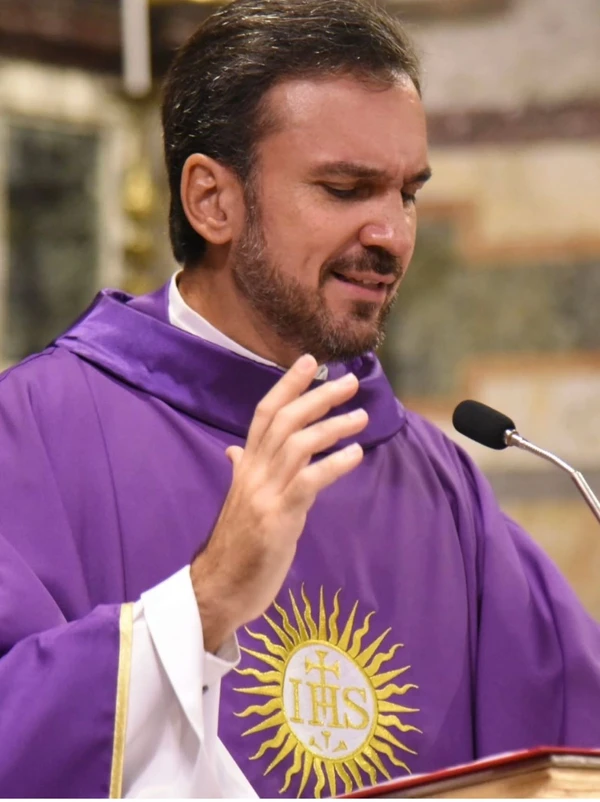  O padre capixaba Francys Silvestrini Adão tomou posse como provincial (superior) da Província dos Jesuítas do Brasil