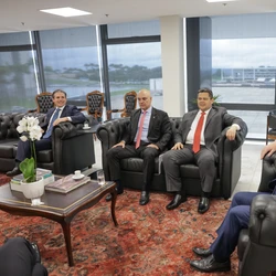 Proposta foi definida em reunião entre presidentes da Câmara, do Senado e do STF, nesta terça-feira (24)