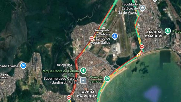 Veículo seguia no sentido Reta da Penha; fluxo precisou ser interrompido momentaneamente nas três faixas, mas já foi normalizado