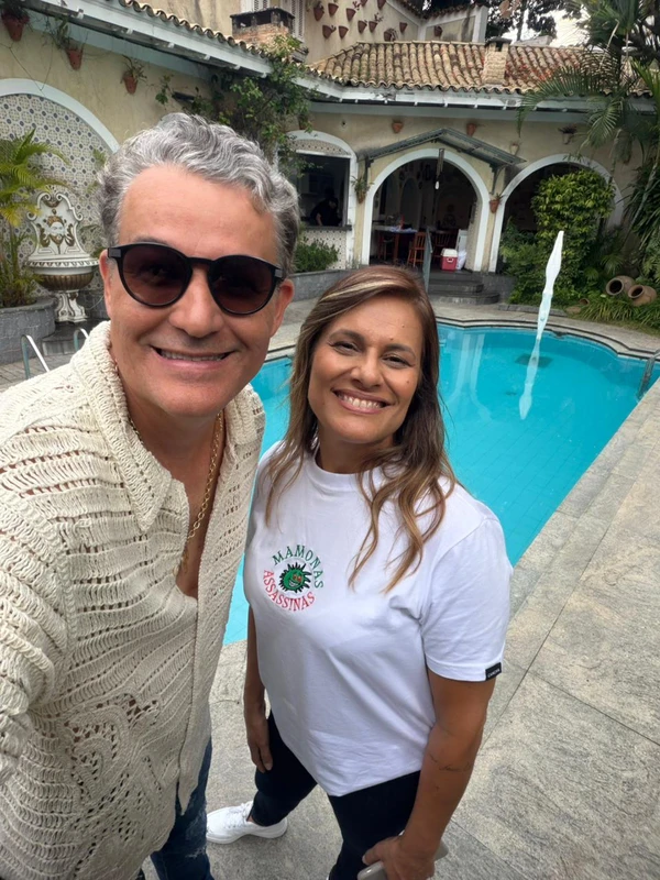 Jorge Santana (primo de Dinho) e Grace Kelly (irmã do vocalista)