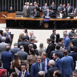 Relator também aumentou penas de alguns tipos de crimes; modelo de financiamento via bets proposto por senadores foi barrado após votação em separado