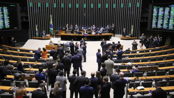 Versão final do projeto de lei foi aprovada nesta terça-feira (24); proposta foi votada por acordo, após relator manter parte das mudanças promovidas pelo Senado