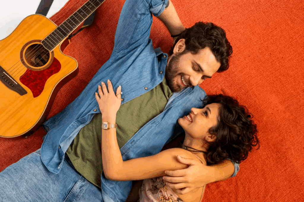 Em “Cinderela e o Segredo do Pobre Milionário”, Cindy se envolve com Diego sem imaginar que ele esconde uma identidade capaz de abalar o romance (Imagem: Reprodução digital | Globoplay)