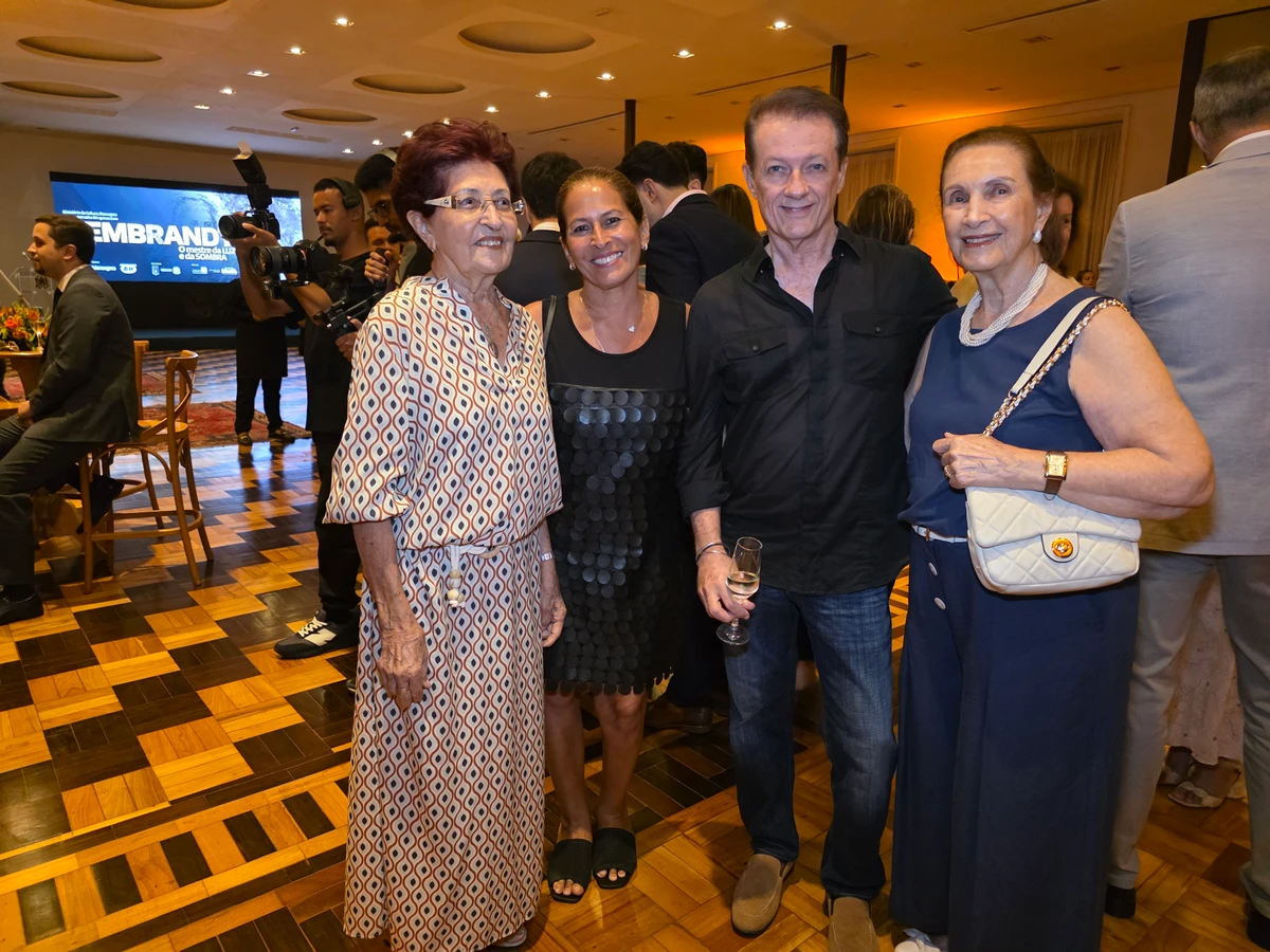 Janete e Flavia Carvalhinho;  Alexandre e Neuza Azoury 