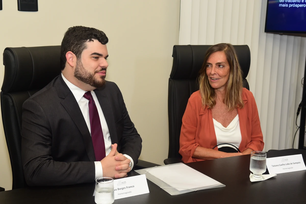 O pesquisador Olavo Borges Franco e a pesquisadora Tatiana Coelho Lobo de Sampaio por Carlos Alberto Silva