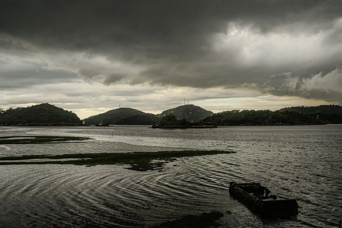Tempo fechado e chuva na Grande Vitória