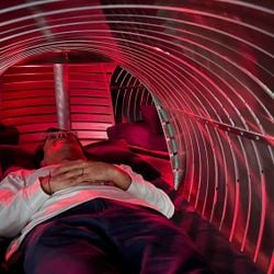 Cientistas estão entusiasmados com avanços no campo da indução de sonhos, mas há um lado polêmico no uso dessas técnicas.