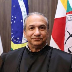 O desembargador Magid Nauef Láuar é alvo de uma investigação que apura denúncias contra ele de abusos sexuais. De acordo com o CNJ, cinco vítimas já foram ouvidas.